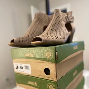 New Women’s Earth Boots